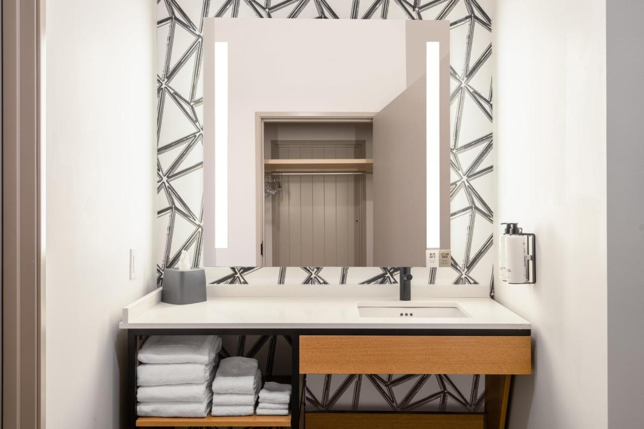 Atwell Suites - Denver Airport Tower Road By Ihg ภายนอก รูปภาพ