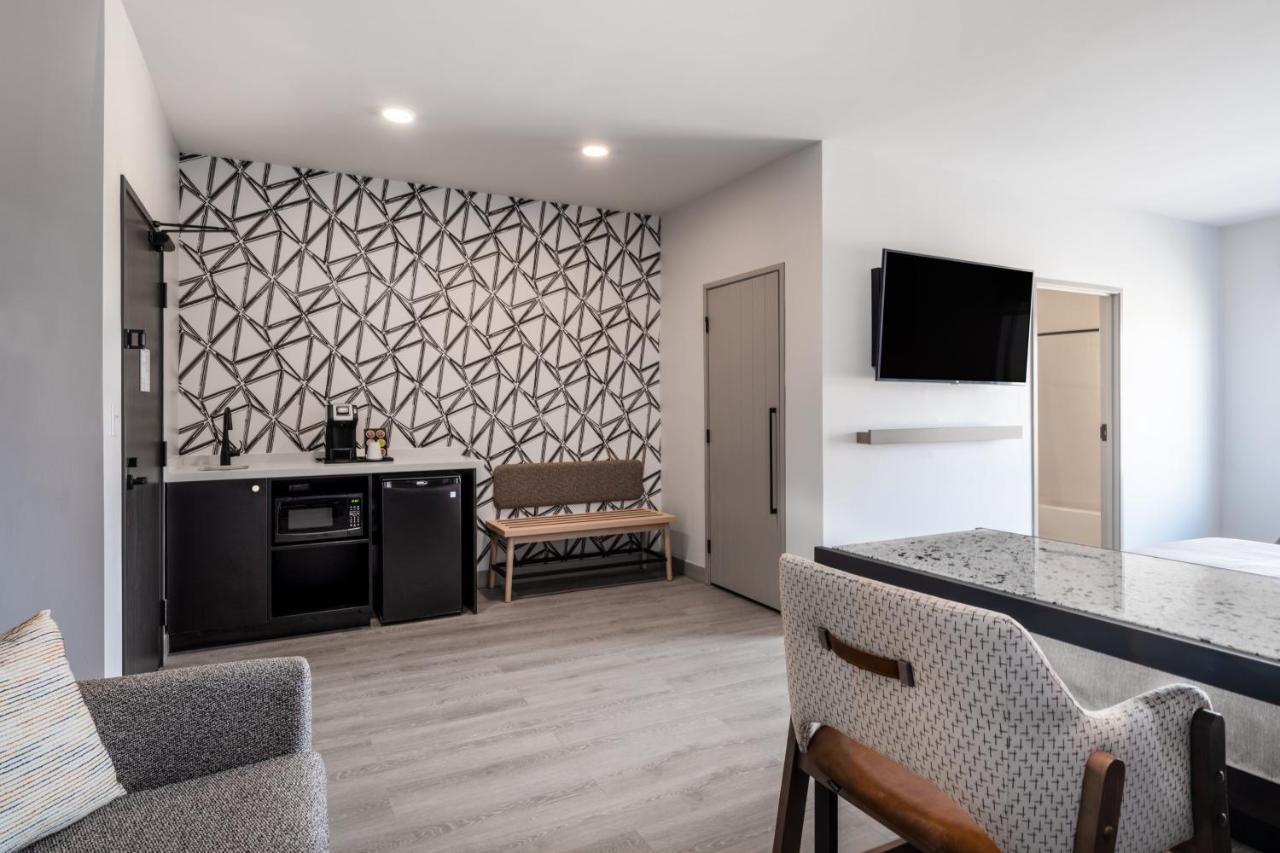Atwell Suites - Denver Airport Tower Road By Ihg ภายนอก รูปภาพ