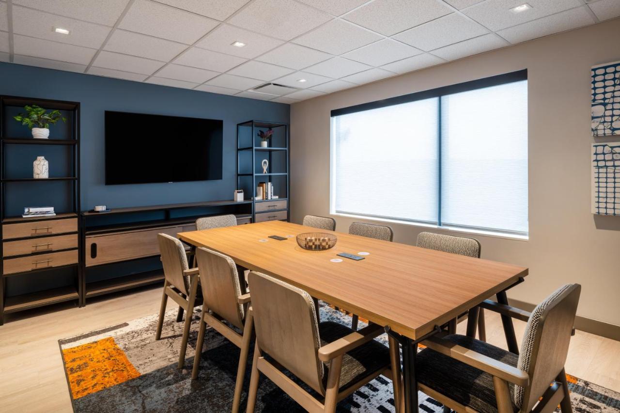 Atwell Suites - Denver Airport Tower Road By Ihg ภายนอก รูปภาพ